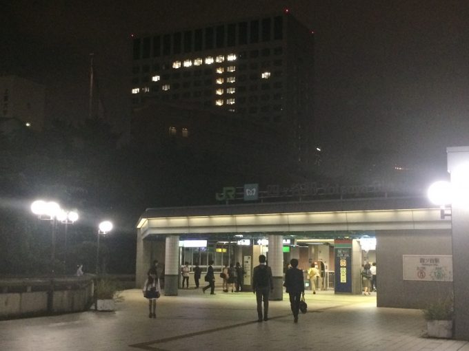 JR四ツ谷駅から上智大学の背景